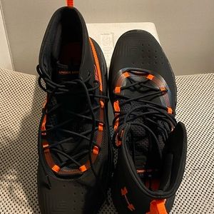 Men’s athletic shoes
